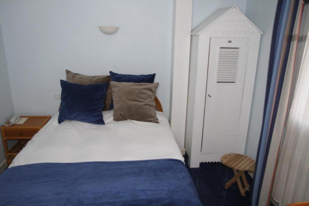 Hotel Le Suroit Perros-Guirec Ruang foto