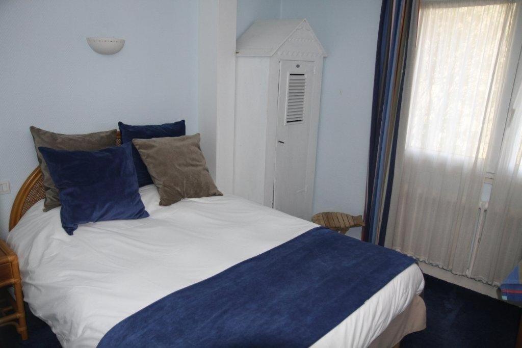 Hotel Le Suroit Perros-Guirec Bagian luar foto